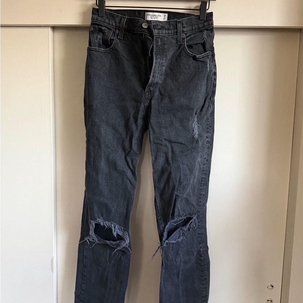 Abercrombie 90’s Ultra High Rise Straight Black Jean